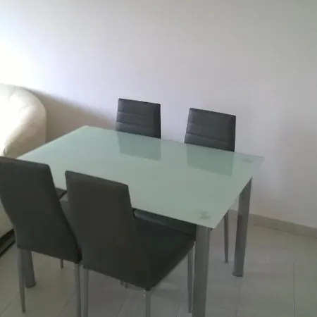 Belvarosba Uj Apartman Kiado דירה *